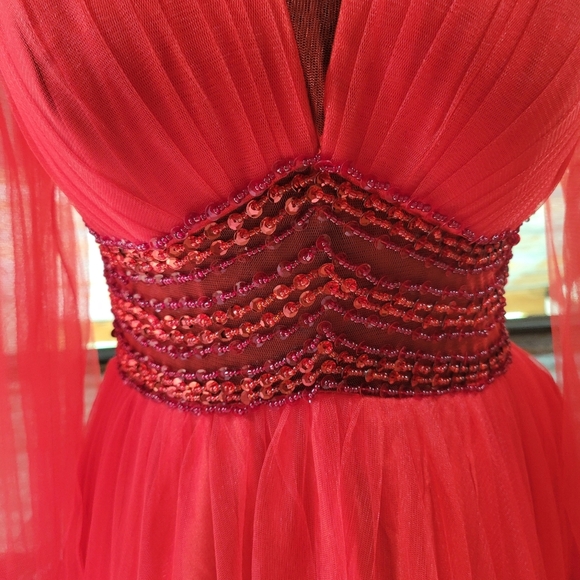 Elegant Red Long Sleeve Dress - Picture 4 of 16